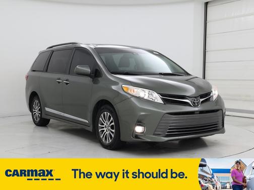 2020 Toyota Sienna XLE