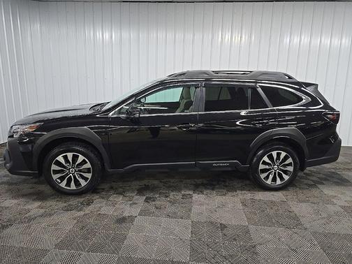 Crystal Black Silica 2024 Subaru Outback Limited