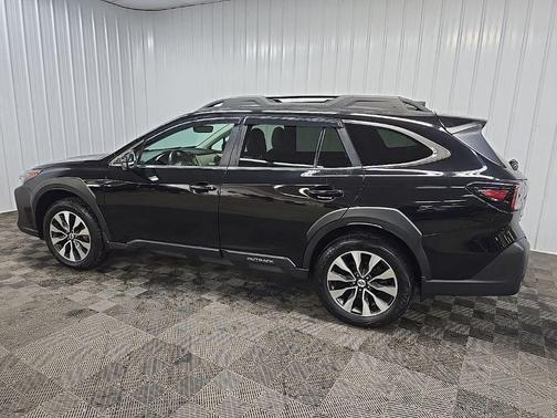 Crystal Black Silica 2024 Subaru Outback Limited