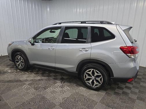 Ice Silver Metallic 2023 Subaru Forester Premium