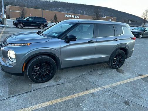 2022 Mitsubishi Outlander SE Launch Edition