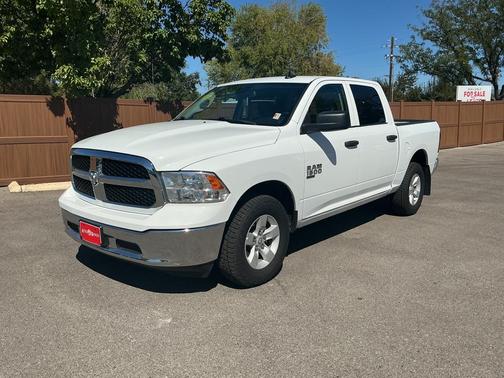 Bright White Clearcoat 2023 RAM 1500 Classic SLT