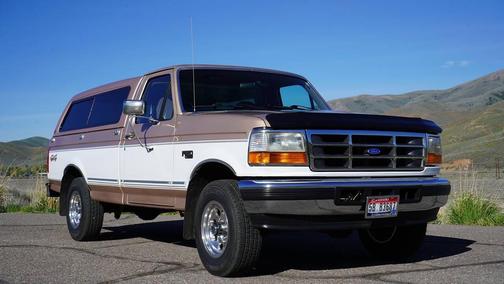 Tan 1996 Ford F-150 XLT