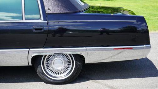 1996 Cadillac Fleetwood Standard