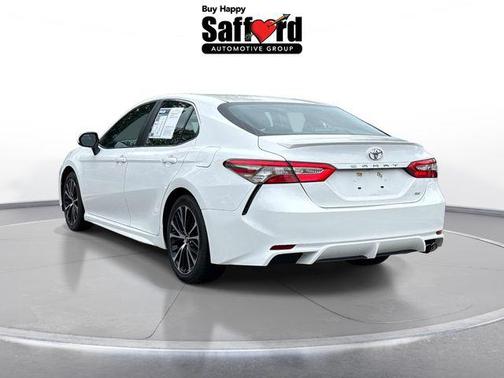 Super White 2018 Toyota Camry SE