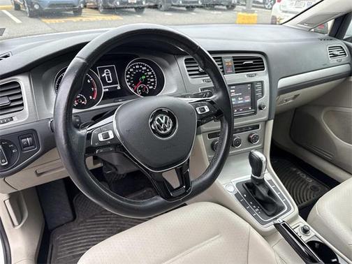 2016 Volkswagen Golf TSI SE 4-Door