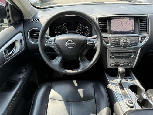 2017 Nissan Pathfinder SL