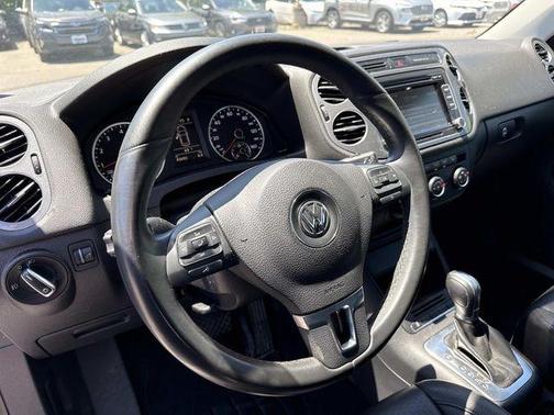 White Gold Metallic 2013 Volkswagen Tiguan SE