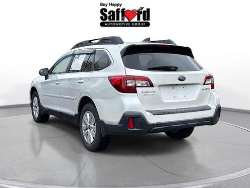 Crystal White Pearl 2019 Subaru Outback 2.5i Premium