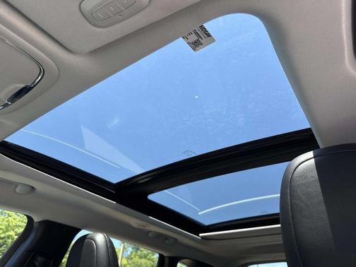 Granite Crystal Metallic Clearcoat 2023 Jeep Cherokee Altitude