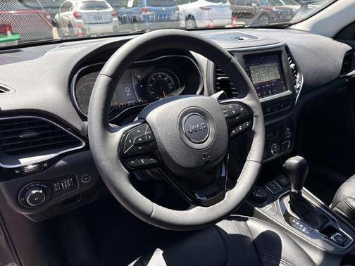 Granite Crystal Metallic Clearcoat 2023 Jeep Cherokee Altitude