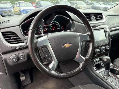 Silver Ice Metallic 2017 Chevrolet Traverse 1LT