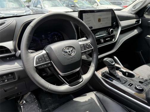 2024 Toyota Highlander Platinum
