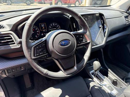 Ice Silver Metallic 2026 Subaru Ascent Premium 8-Passenger