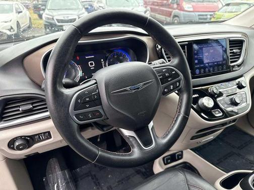 2017 Chrysler Pacifica Touring-L