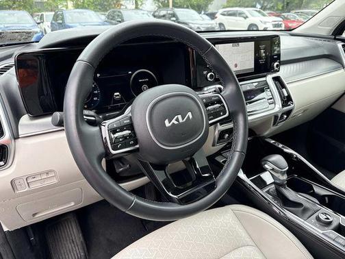 Wolf Gray 2023 Kia Sorento SX
