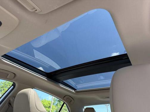 Super White 2019 Toyota Camry XLE