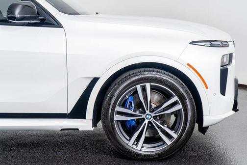 2025 BMW X7 M60i