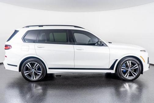 2025 BMW X7 M60i