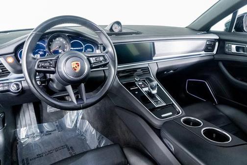 2022 Porsche Panamera 4 Platinum Edition