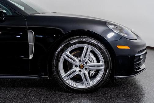 2022 Porsche Panamera 4 Platinum Edition