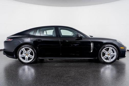 2022 Porsche Panamera 4 Platinum Edition