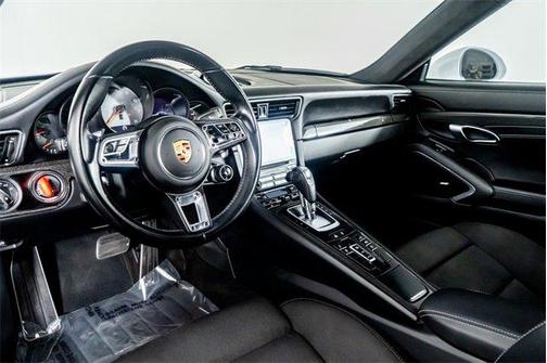 2019 Porsche 911 Carrera 4 GTS