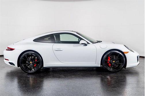 2019 Porsche 911 Carrera 4 GTS
