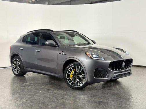 Gray 2023 Maserati Grecale Modena