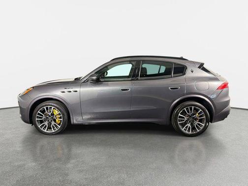 Gray 2023 Maserati Grecale Modena