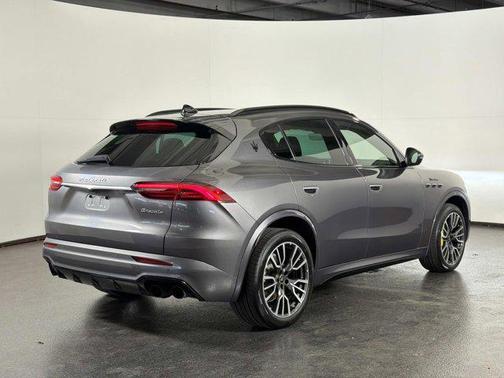 Gray 2023 Maserati Grecale Modena