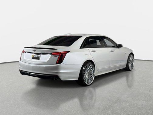 Crystal White Tricoat 2019 Cadillac CT6-V Blackwing