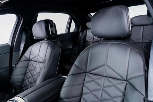 2025 BMW 740 740i