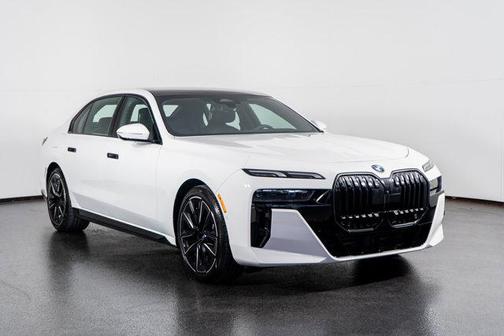 2025 BMW 740 740i