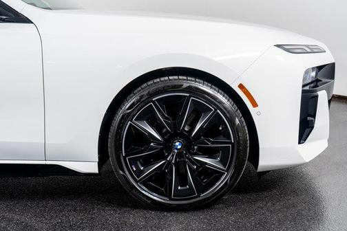 2025 BMW 740 740i