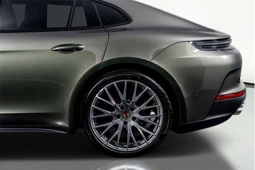 2025 Porsche Panamera 4