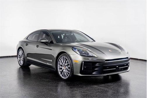 2025 Porsche Panamera 4