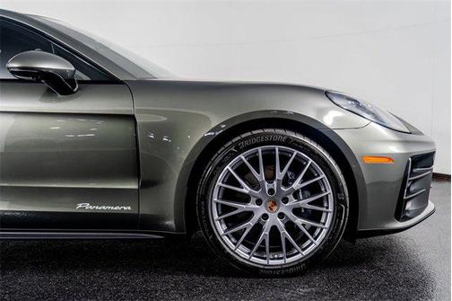 2025 Porsche Panamera 4