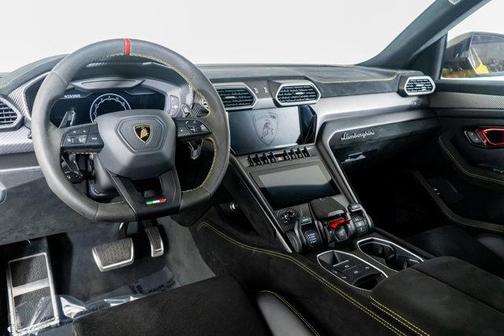 2023 Lamborghini Urus Performante