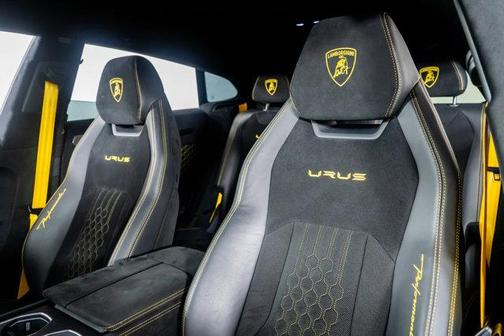 2023 Lamborghini Urus Performante