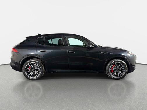 Nero Tempesta Metallic 2023 Maserati Grecale Modena