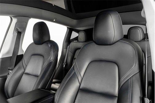 2022 Tesla Model Y Long Range Dual Motor All-Wheel Drive