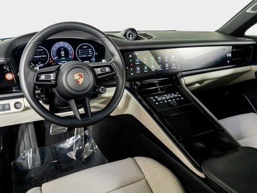 2025 Porsche Panamera 4