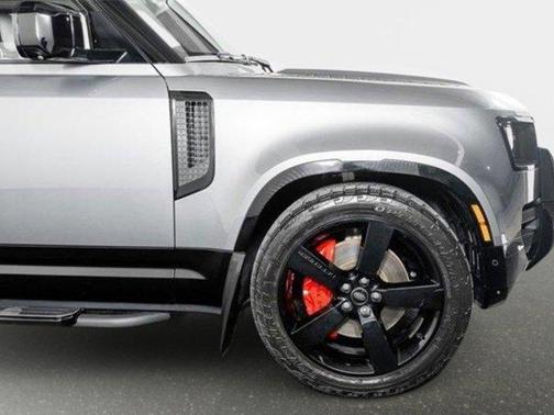 2024 Land Rover Defender 110 P500 SE