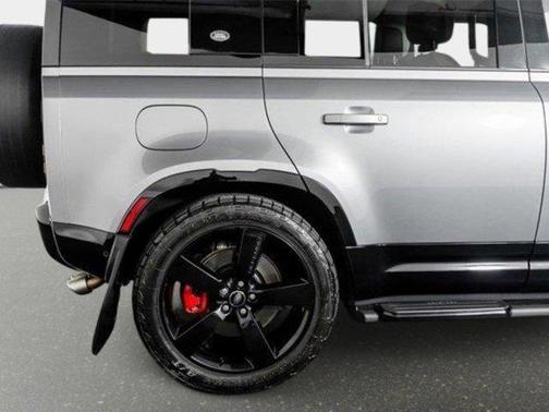 2024 Land Rover Defender 110 P500 SE