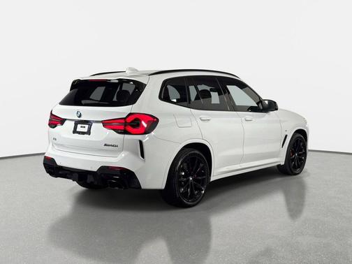 White 2024 BMW X3 M40i