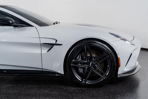 2025 Aston Martin Vantage Base