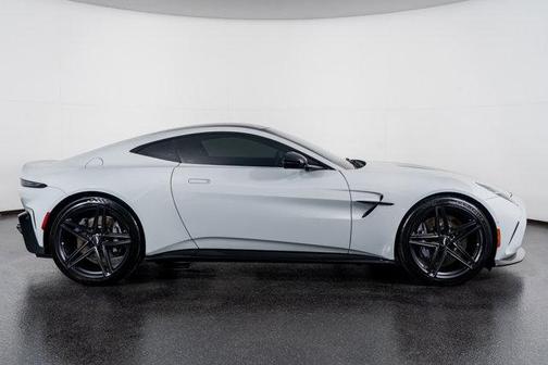 2025 Aston Martin Vantage Base