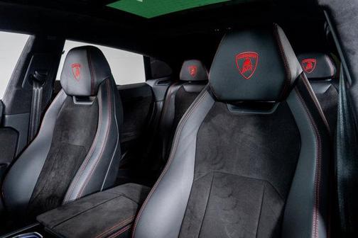 2024 Lamborghini Urus S