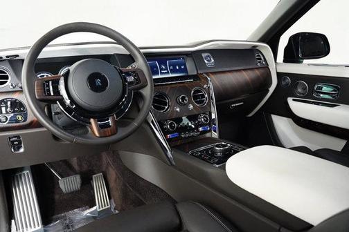 2023 Rolls-Royce Cullinan Base